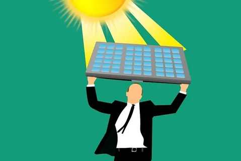 人类以太阳能板的形式在太阳下使用清洁可再生太阳能的插图 人类以太阳能板的形式在太阳下使用清洁可再生太阳能的插图