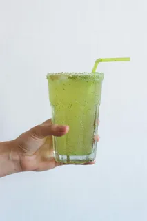 一杯自制黄瓜柠檬水 一杯自制黄瓜柠檬水