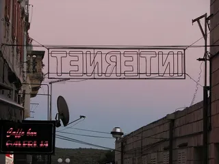 互联网，讽刺，电线，克罗地亚，日落，高科技，文字，霓虹灯