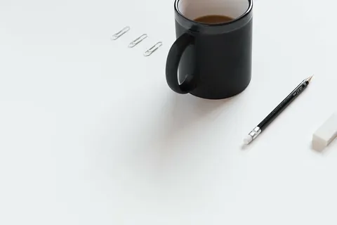 黑色,咖啡杯,旁边,铅笔,咖啡,杯子,近,白色 黑色,咖啡杯,旁边,铅笔,咖啡,杯子,近,白色