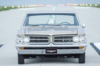 银色庞蒂亚克gto跑车，灰色，路面，肌肉车，前部，街道，透视图，汽车