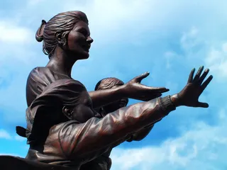 弗吉尼亚海滩，弗吉尼亚州，26街，欢迎回家，雕像，代表，人类代表，天空