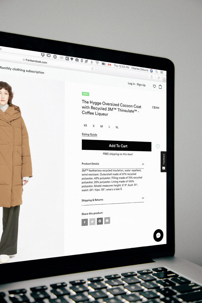 打开笔记本电脑、在线、shopify、购物车、购物、消费、信用卡、债务