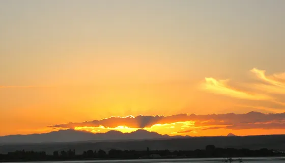日落、群山、橙色、天空、云朵、户外、风景、宁静 日落、群山、橙色、天空、云朵、户外、风景、宁静