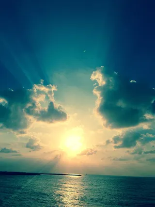 陆地，座位，白天，摄影，海洋，天空，太阳，上帝