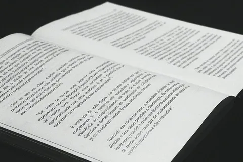 打开,白色,书籍,黑色,表面,页面,书籍,阅读 打开,白色,书籍,黑色,表面,页面,书籍,阅读