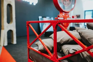 展览中的床和枕头