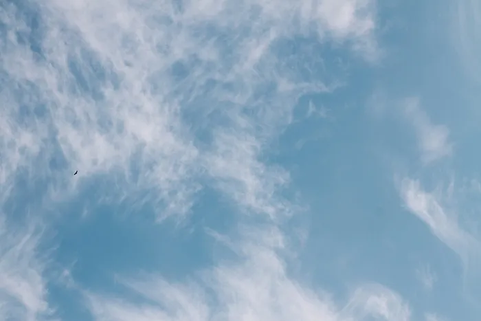 云-天空，天空，自然之美，蓝色，背景，低角度视图，宁静，风景-自然