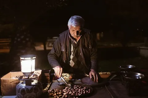 商人,老人,小贩,栗子,卖栗子,板凳,星期天,晚上 商人,老人,小贩,栗子,卖栗子,板凳,星期天,晚上