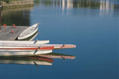 白色,独木舟,码头,白天,红色,船,身体,水 白色,独木舟,码头,白天,红色,船,身体,水