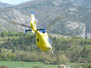 直升机、民用、救援、运输、应急、起飞、黄色、桨叶