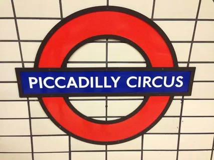 伦敦，地铁，皮卡迪利，伦敦，地铁，通讯，文本，前视图，红色
