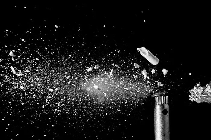 子弹，爆炸，破碎，子弹，分离器，碎片，弹孔，陶瓷