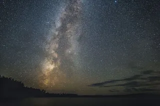 湖面夜空中的星星