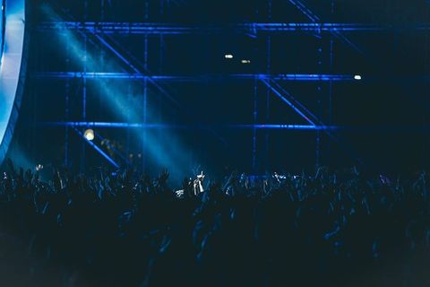 人，人群，男人，女人，舞台，音乐会，聚光灯，声音