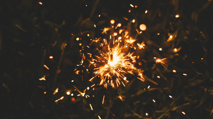 火、火焰、火花、火花、灯光、夜晚、庆典、照明