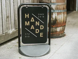 墙上的黑色标牌