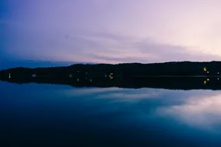 身体、水、山、轮廓、岛屿、夜间、湖泊、倒影