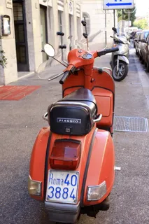 意大利、罗马、市中心、摩托车、皮亚乔、维斯帕、p 200 e、old 意大利、罗马、市中心、摩托车、皮亚乔、维斯帕、p 200 e、old