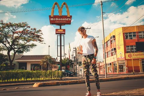 男士白色圆领衬衫