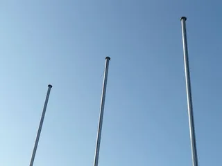 三根，白色，金属柱，蓝色，天空，旗杆，桅杆，空的