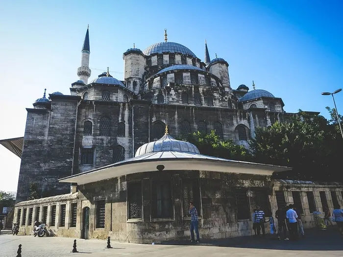 Rustem Pasha清真寺，伊斯坦布尔，土耳其，建筑，人，人行道，步行，行人