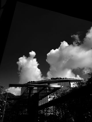 建筑物灰度照片