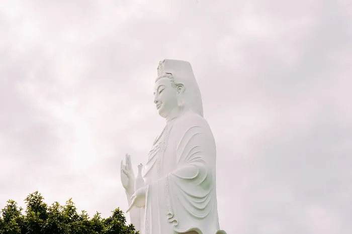 白色佛像