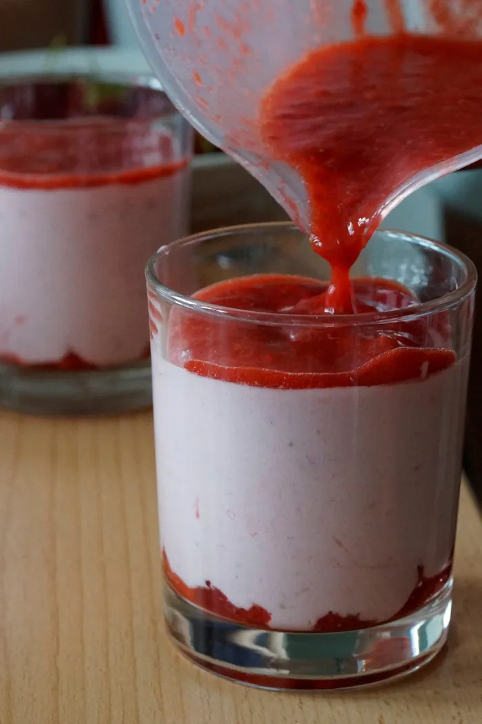 甜点，草莓，水果，夸克，凝乳奶酪，烹饪，红色，玻璃