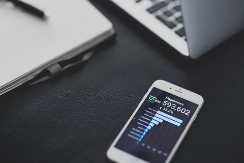 计算机、分析、台式机、智能手机、macbook、笔记本电脑、手机、图表 计算机、分析、台式机、智能手机、macbook、笔记本电脑、手机、图表