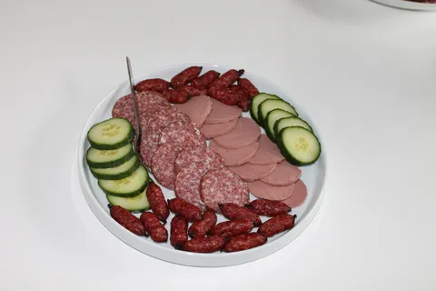 香肠、午餐、茶点、食品、冷切、肉、食品和饮料、健康饮食 香肠、午餐、茶点、食品、冷切、肉、食品和饮料、健康饮食