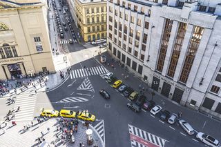 捷克、布拉格、交通、汽车、汽车、街道、十字路口、人行道