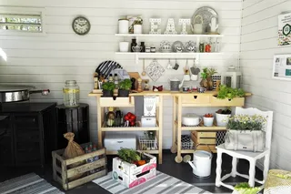 棕色木箱，夏天，院子，厨房，花园，花，夏天的花，浇水罐