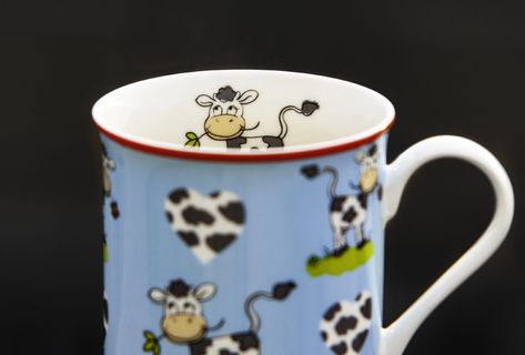 杯子，咖啡杯，陶器，碟子，哺乳动物，狗，动物，宠物