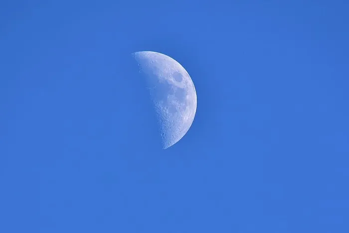 半月，月亮，天空，蓝色，太空，心情，天文学，夜空