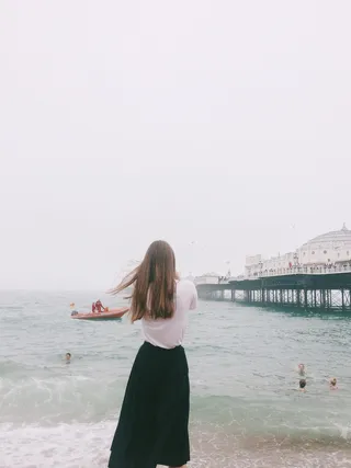 女人，模特，海滩，多云，游泳，码头，黑色，裙子