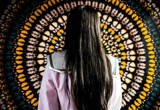 女士，站立，正面，墙面装饰，模特，双胞胎展览，深圳，长发