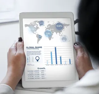 在全球共享图上打开白色平板电脑