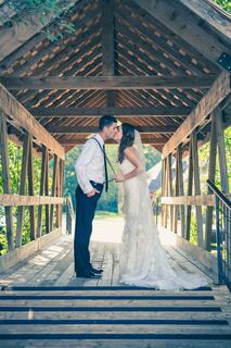 新郎、新娘、站立、大厅、接吻、大自然、树叶、树木