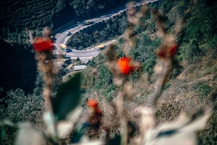 弯曲的公路