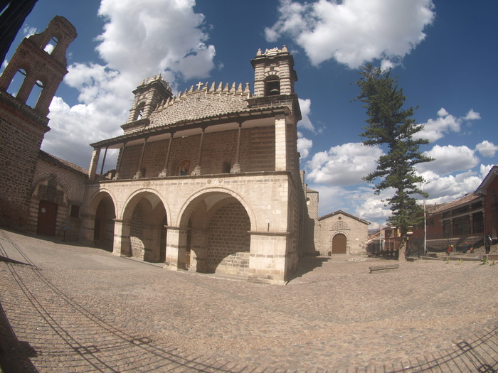 秘鲁，阿亚库乔，秘鲁教堂，建筑，伊格利西亚圣多明各阿亚库乔，奇勒阿祖尔，蓝天，阿基塔斯特拉