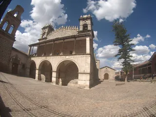 秘鲁，阿亚库乔，秘鲁教堂，建筑，伊格利西亚圣多明各阿亚库乔，奇勒阿祖尔，蓝天，阿基塔斯特拉