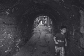 小孩，小孩，小街，大门，历史，老街，街道，bw