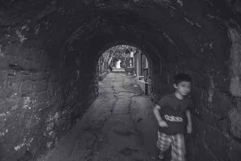 小孩,小孩,小街,大门,历史,老街,街道,bw 小孩,小孩,小街,大门,历史,老街,街道,bw
