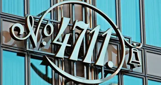 4711号的特写镜头。