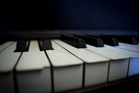 钢琴，琴键，音乐，旧，乐器，音乐设备，钢琴键，艺术文化和娱乐