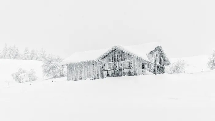 白雪覆盖的房子插图, 场景, 冬天, 寒冷, 小屋, 山上的家, 木屋, 风暴