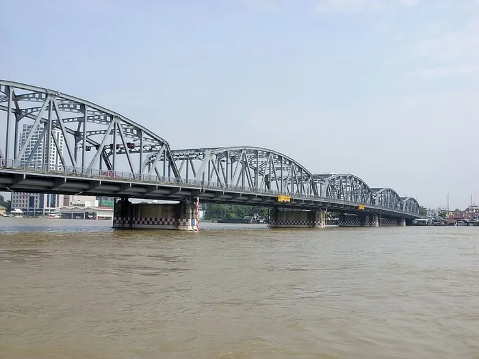 Krungthon大桥横跨泰国曼谷的湄南河