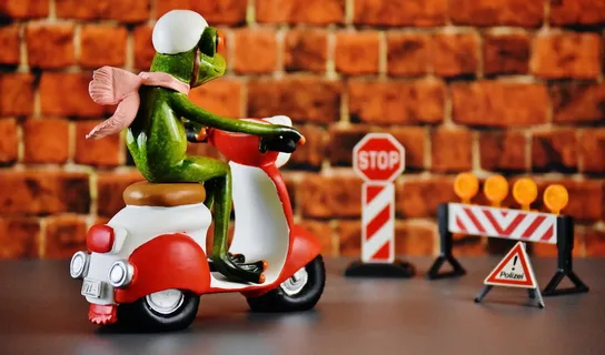 Vespa、Roller、Police、Control、Frog、figure、funny、retro