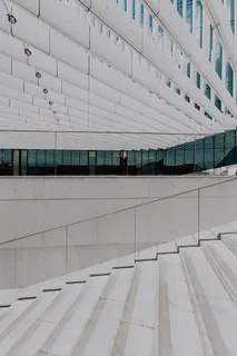 现代白色建筑,建筑师艾利斯·马泰乌斯的EDP总部,葡萄牙里斯本 现代白色建筑,建筑师艾利斯·马泰乌斯的EDP总部,葡萄牙里斯本